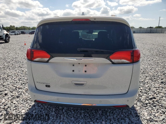 2020 Chrysler Pacifica Touring L Plus z VIN 2C4RC1EG4LR110425, wystawiony jako Copart lot #57892245 z przebiegiem 67 368 mil mil oraz Nie do naprawy • Non repairable. Historia ofert i sprzedaży dostępna na DreamBid. Obrazek 6.