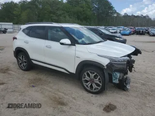 2021 Kia Seltos SX z VIN KNDETCA22M7082096, wystawiony jako Copart lot #51905735 z przebiegiem 44 259 mil mil oraz Szkoda całkowita • Salvage title. Historia ofert i sprzedaży dostępna na DreamBid. Obrazek 4.
