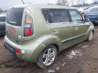 2010 Kia Soul + with VIN KNDJT2A2XA7172245, listed as a IAAI auction lot 41631785 with 1 mi miles. Bid and sale history available at carsss.com. Image 4.