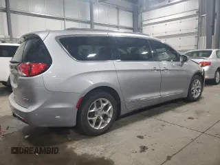 2017 Chrysler Pacifica Limited z VIN 2C4RC1GG6HR753623, wystawiony jako Copart lot #56706795 z przebiegiem 94 331 mil mil oraz Szkoda całkowita • Salvage title. Historia ofert i sprzedaży dostępna na DreamBid. Obrazek 3.