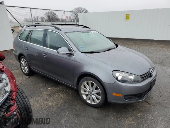 2013 Volkswagen Jetta SportWagen TDI w/Sunroof with VIN 3VWML7AJ0DM636068, listed as a Copart auction lot 84942624 with 99,636 mi miles and Clean Title. Bid and sale history available at carsss.com. Image 4.