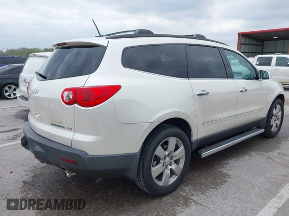 2012 Chevrolet Traverse LTZ z VIN 1GNKRLED1CJ115529, wystawiony jako IAAI lot #41985127 z przebiegiem 85 364 mil mil oraz . Historia ofert i sprzedaży dostępna na DreamBid. Obrazek 4.