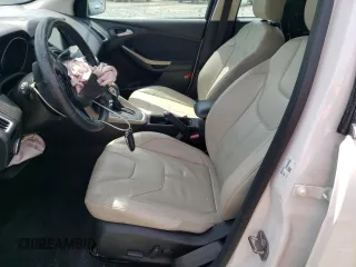 2015 Ford Focus Titanium z VIN 1FADP3N24FL262321, wystawiony jako Copart lot #59635525 z przebiegiem Nie podano mil oraz Szkoda całkowita • Salvage title. Historia ofert i sprzedaży dostępna na DreamBid. Obrazek 7.