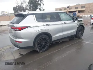 2022 Mitsubishi Outlander SE z VIN JA4J3UA87NZ059213, wystawiony jako IAAI lot #41723525 z przebiegiem 41 610 mil mil oraz . Historia ofert i sprzedaży dostępna na DreamBid. Obrazek 4.