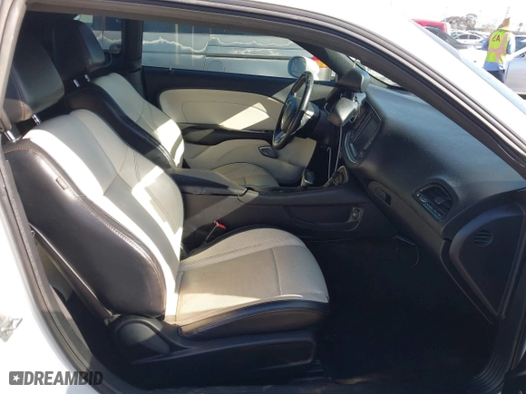 2015 Dodge Challenger SXT Plus with VIN 2C3CDZBG9FH717750, listed as a IAAI auction lot 41797958 with 189,139 mi miles. Bid and sale history available at carsss.com. Image 5.