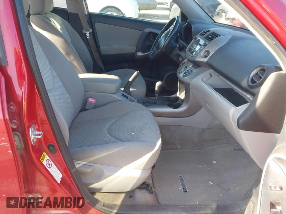 2008 Toyota RAV4 Limited z VIN JTMZK31V585021728, wystawiony jako IAAI lot #41975062 z przebiegiem Nie podano mil oraz . Historia ofert i sprzedaży dostępna na DreamBid. Obrazek 5.