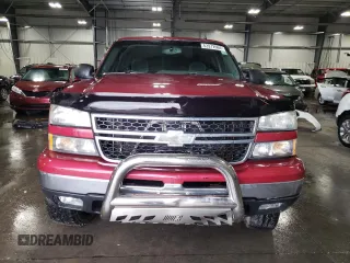 2006 Chevrolet Silverado 1500HD LT2 z VIN 1GCGK13U16F224672, wystawiony jako Copart lot #63972664 z przebiegiem 177 145 mil mil oraz Szkoda całkowita • Salvage title. Historia ofert i sprzedaży dostępna na DreamBid. Obrazek 5.