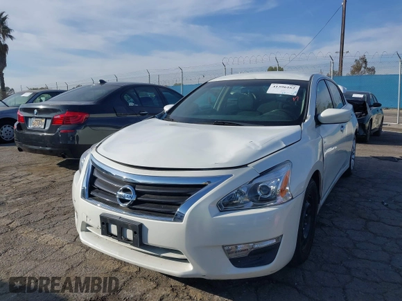2014 Nissan Altima S with VIN 1N4AL3AP3EN355348, listed as a IAAI auction lot 41596162 with 131,291 mi miles and . Bid and sale history available at carsss.com. Image 18.