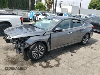 2025 Nissan Altima SV z VIN 1N4BL4DV9SN359985, wystawiony jako Copart lot #58613255 z przebiegiem 6 101 mil mil oraz Szkoda całkowita • Salvage title. Historia ofert i sprzedaży dostępna na DreamBid. Obrazek 1.