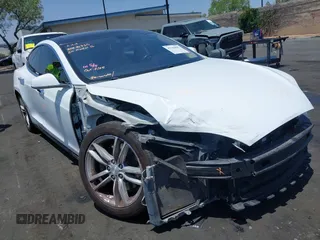 2014 Tesla Model S 60 z VIN 5YJSA1H17EFP40534, wystawiony jako IAAI lot #42346697 z przebiegiem 203 166 mil mil oraz . Historia ofert i sprzedaży dostępna na DreamBid. Obrazek 1.
