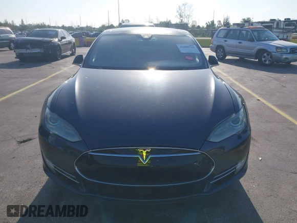 2015 Tesla Model S 85D with VIN 5YJSA1H46FF082264, listed as a IAAI auction lot 42068959 with 98,693 mi miles. Bid and sale history available at carsss.com. Image 6.