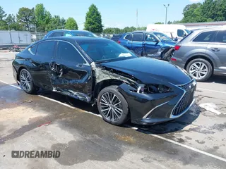 2024 Lexus ES 350 z VIN 58ADZ1B1XRU178415, wystawiony jako IAAI lot #42220498 z przebiegiem 29 043 mil mil oraz . Historia ofert i sprzedaży dostępna na DreamBid. Obrazek 1.