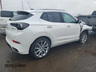 2024 Buick Encore GX Avenir z VIN KL4AMFSL4RB023912, wystawiony jako Copart lot #51159555 z przebiegiem Nie podano mil oraz Szkoda całkowita • Salvage title. Historia ofert i sprzedaży dostępna na DreamBid. Obrazek 3.