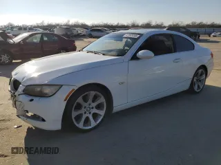 2007 BMW 3 Series 328i z VIN WBAWV13597P117499, wystawiony jako Copart lot #42053095 z przebiegiem 230 508 mil mil oraz Szkoda całkowita • Salvage title. Historia ofert i sprzedaży dostępna na DreamBid. Obrazek 1.