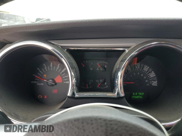 2006 Ford Mustang GT Deluxe z VIN 1ZVFT82H665205379, wystawiony jako Copart lot #57790135 z przebiegiem 193 607 mil mil oraz Szkoda całkowita • Salvage title. Historia ofert i sprzedaży dostępna na DreamBid. Obrazek 9.