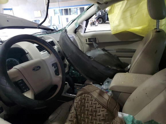 2008 Ford Escape XLT z VIN 1FMCU931X8KE51989, wystawiony jako Copart lot #60494295 z przebiegiem Nie podano mil oraz Szkoda całkowita • Salvage title. Historia ofert i sprzedaży dostępna na DreamBid. Obrazek 8.