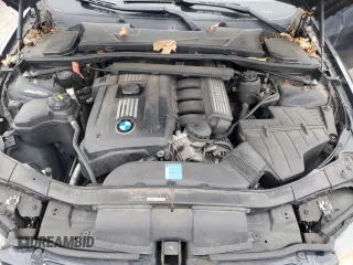 2008 BMW 3 Series 328xi z VIN WBAVC93558K039883, wystawiony jako Copart lot #52003785 z przebiegiem 162 015 mil mil oraz Szkoda całkowita • Salvage title. Historia ofert i sprzedaży dostępna na DreamBid. Obrazek 11.
