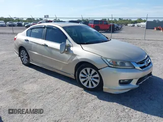 2014 Honda Accord EX-L with VIN 1HGCR2F82EA062207, listed as a IAAI auction lot 39063521 with 116,835 mi miles and . Bid and sale history available at carsss.com. Image 1.