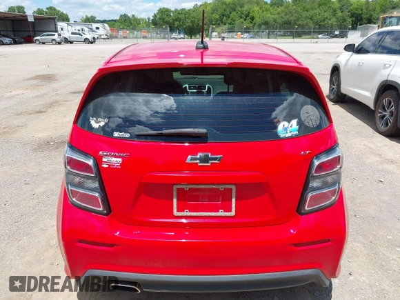 2018 Chevrolet Sonic LT z VIN 1G1JD6SH6J4120998, wystawiony jako IAAI lot #42270614 z przebiegiem 56 587 mil mil oraz . Historia ofert i sprzedaży dostępna na DreamBid. Obrazek 16.