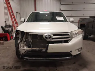 2011 Toyota Highlander with VIN 5TDBK3EHXBS069183, listed as a IAAI auction lot 41543896 with 221,490 mi miles. Bid and sale history available at carsss.com. Image 13.