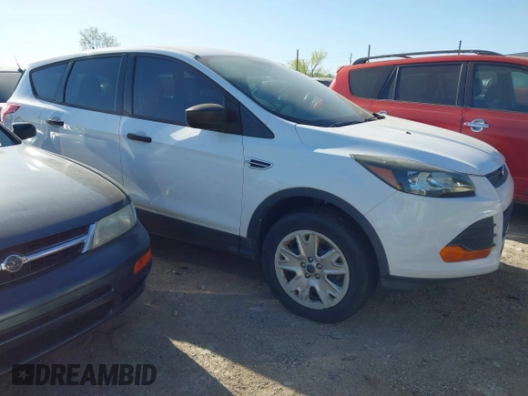 2013 Ford Escape S with VIN 1FMCU0F74DUD19224, listed as a IAAI auction lot 42020707 with 211,040 mi miles. Bid and sale history available at carsss.com. Image 5.