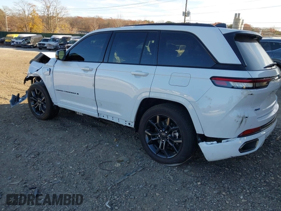 2024 Jeep Grand Cherokee with VIN 1C4RJYB63R8510782, listed as a IAAI auction lot 40878374 with 2,396 mi miles and . Bid and sale history available at DreamBid. Image 3.