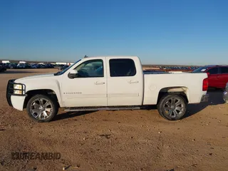 2008 Chevrolet Silverado 1500 1LT with VIN 3GCEC13J28G170004, listed as a IAAI auction lot 41690352 with 238,573 mi miles and . Bid and sale history available at DreamBid. Image 14.