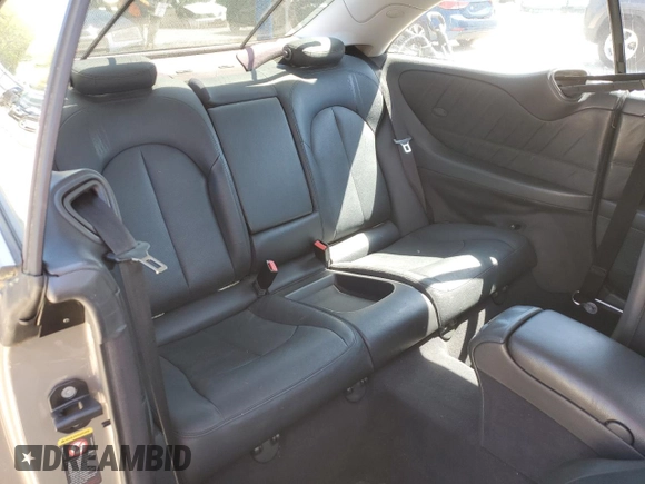 2005 Mercedes-Benz CLK 320 z VIN WDBTJ65J95F129288, wystawiony jako Copart lot #52433525 z przebiegiem 133 344 mil mil oraz Szkoda całkowita • Salvage title. Historia ofert i sprzedaży dostępna na DreamBid. Obrazek 10.