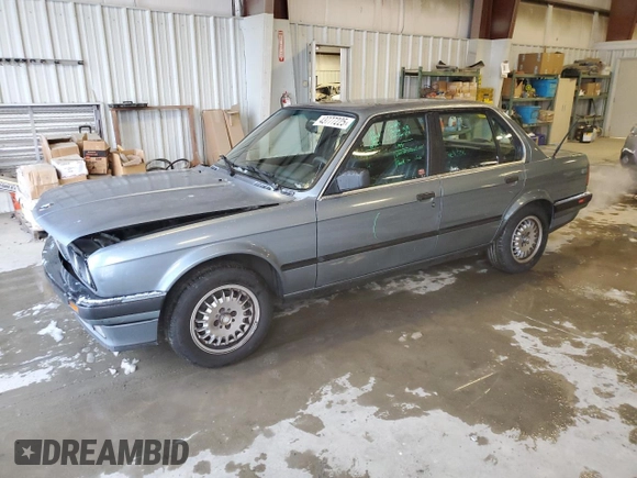1989 BMW 3 Series 325i with VIN WBAAD2305KED23370, listed as a Copart auction lot 43777225 with 194,949 mi miles and Salvage Title. Bid and sale history available at carsss.com. Image 1.