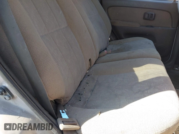1998 Toyota 4Runner SR5 z VIN JT3GN86RXW0058568, wystawiony jako IAAI lot #38222829 z przebiegiem 217 390 mil mil oraz . Historia ofert i sprzedaży dostępna na DreamBid. Obrazek 8.