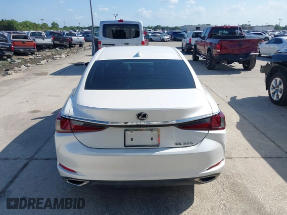 2019 Lexus ES with VIN 58ABZ1B13KU027719, listed as a IAAI auction lot 41945226 with 37,453 mi miles. Bid and sale history available at carsss.com. Image 16.