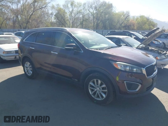 2016 Kia Sorento LX z VIN 5XYPGDA56GG072112, wystawiony jako IAAI lot #41939423 z przebiegiem 104 678 mil mil oraz . Historia ofert i sprzedaży dostępna na DreamBid. Obrazek 1.