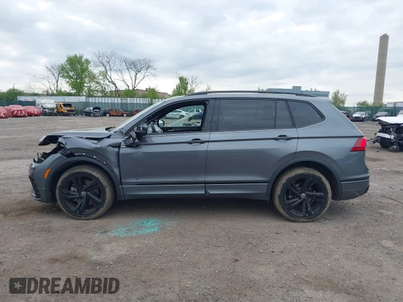 2024 Volkswagen Tiguan SE R-Line Black с VIN 3VV8B7AX7RM081396, выставлен на аукционе IAAI как лот 42079851 с пробегом 18 469 миль миль и . История ставок и продаж доступна на DreamBid. Изображение 13.