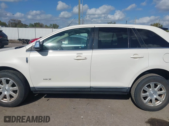 2008 Lincoln MKX with VIN 2LMDU68C38BJ12714, listed as a IAAI auction lot 40894971 with 65,582 mi miles. Bid and sale history available at carsss.com. Image 14.