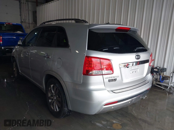 2013 Kia Sorento SX with VIN 5XYKWDA23DG375072, listed as a IAAI auction lot 41259538 with 147,871 mi miles. Bid and sale history available at carsss.com. Image 3.