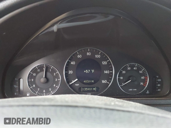 2004 Mercedes-Benz CLK 500 z VIN WDBTK75G24T012126, wystawiony jako IAAI lot #41514021 z przebiegiem 135 901 mil mil oraz . Historia ofert i sprzedaży dostępna na DreamBid. Obrazek 7.