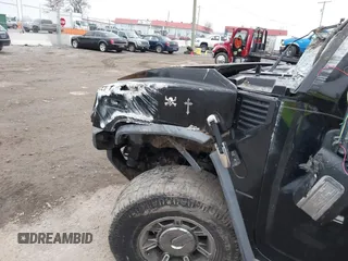 2007 Hummer H2 SUV z VIN 5GRGN23UX7H111093, wystawiony jako IAAI lot #41262675 z przebiegiem Nie podano mil oraz . Historia ofert i sprzedaży dostępna na DreamBid. Obrazek 20.