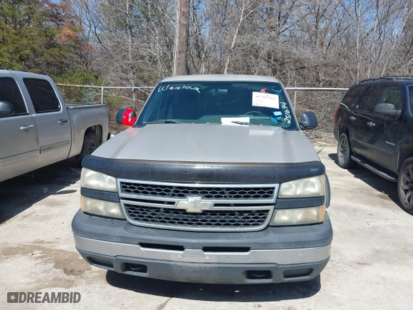 2006 Chevrolet Silverado 1500 LS with VIN 1GCEC14V06Z251694, listed as a IAAI auction lot 41703762 with 199,716 mi miles. Bid and sale history available at carsss.com. Image 6.