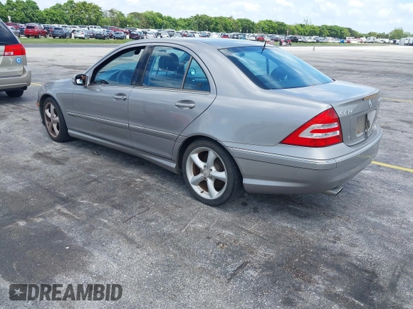 2005 Mercedes-Benz C 230 Kompressor с VIN WDBRF40J75A783792, выставлен на аукционе IAAI как лот 42772016 с пробегом 137 891 миль миль и . История ставок и продаж доступна на DreamBid. Изображение 3.