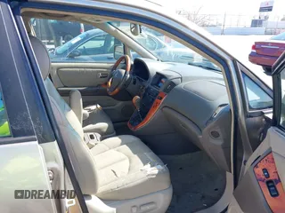 2002 Lexus RX 300 with VIN JTJHF10U920257684, listed as a IAAI auction lot 42088761 with 275,621 mi miles. Bid and sale history available at carsss.com. Image 5.