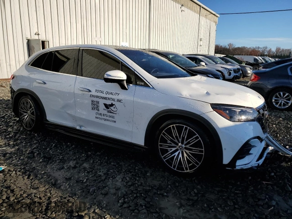 2023 Mercedes-Benz EQE 500 z VIN 4JGGM2CB0PA002097, wystawiony jako Copart lot #81299684 z przebiegiem 6 398 mil mil oraz Szkoda całkowita • Salvage title. Historia ofert i sprzedaży dostępna na DreamBid. Obrazek 4.
