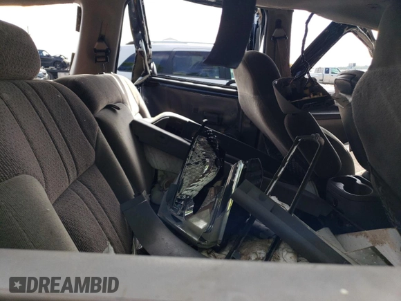 2000 Ford Excursion XLT z VIN 1FMNU41S8YEC60691, wystawiony jako Copart lot #55406265 z przebiegiem Nie podano mil oraz Szkoda całkowita • Salvage title. Historia ofert i sprzedaży dostępna na DreamBid. Obrazek 10.