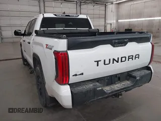 2022 Toyota Tundra SR5 с VIN 5TFLA5DBXNX029202, выставлен на аукционе IAAI как лот 42152386 с пробегом 61 454 миль миль и . История ставок и продаж доступна на DreamBid. Изображение 3.