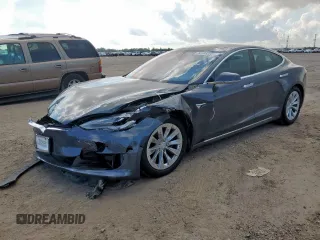 2017 Tesla Model S 100D z VIN 5YJSA1E27HF180483, wystawiony jako Copart lot #62783205 z przebiegiem 55 744 mil mil oraz Szkoda całkowita • Salvage title. Historia ofert i sprzedaży dostępna na DreamBid. Obrazek 1.