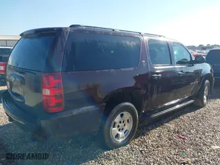 2009 Chevrolet Suburban LS with VIN 1GNFC16019R213344, listed as a IAAI auction lot 41660083 with 337,734 mi miles. Bid and sale history available at carsss.com. Image 4.