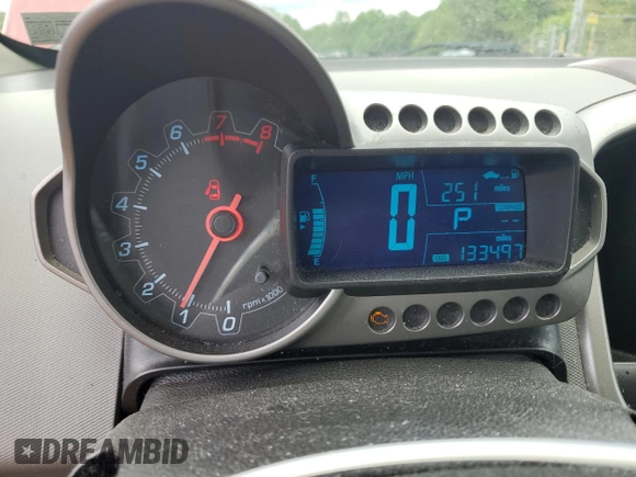 2016 Chevrolet Sonic LT z VIN 1G1JC5SG4G4175558, wystawiony jako Copart lot #57991275 z przebiegiem 133 497 mil mil oraz Szkoda całkowita • Salvage title. Historia ofert i sprzedaży dostępna na DreamBid. Obrazek 9.
