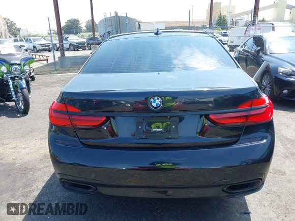 2017 BMW 7 Series 750i with VIN WBA7F0C37HGM22205, listed as a IAAI auction lot 40033800 with 70,581 mi miles. Bid and sale history available at carsss.com. Image 16.