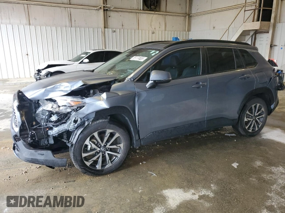 2022 Toyota Corolla Cross XLE z VIN 7MUDAABG3NV013642, wystawiony jako Copart lot #55118555 z przebiegiem 22 575 mil mil oraz Szkoda całkowita • Salvage title. Historia ofert i sprzedaży dostępna na DreamBid. Obrazek 1.