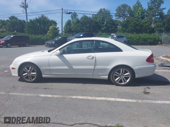 2008 Mercedes-Benz CLK 350 с VIN WDBTJ56H28F253753, выставлен на аукционе IAAI как лот 42525405 с пробегом Не указан миль и . История ставок и продаж доступна на DreamBid. Изображение 14.