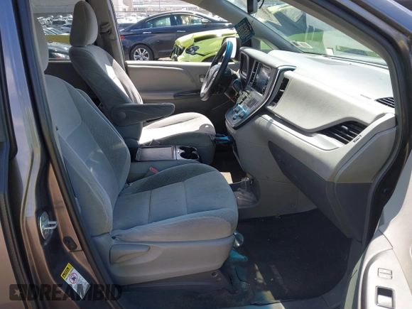 2015 Toyota Sienna LE AAS с VIN 5TDKK3DC6FS649056, выставлен на аукционе IAAI как лот 41978844 с пробегом 182 694 миль миль и . История ставок и продаж доступна на DreamBid. Изображение 5.